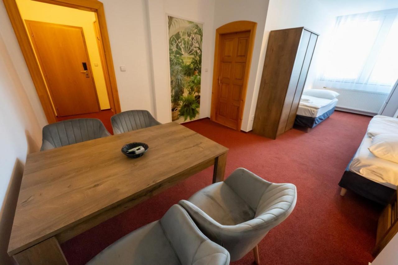 Hotel Uno Ústí nad Orlicí エクステリア 写真