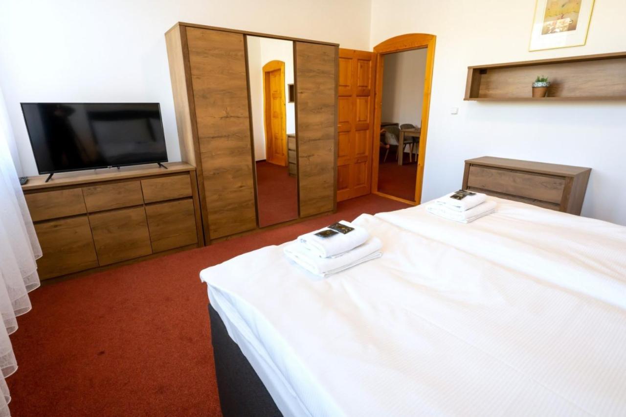 Hotel Uno Ústí nad Orlicí エクステリア 写真