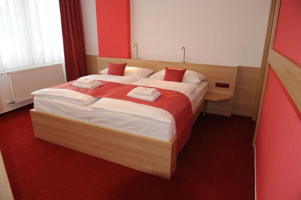 Hotel Uno Ústí nad Orlicí エクステリア 写真